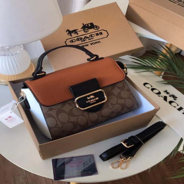 شنطة نسائية من ماركة كوتش COACH