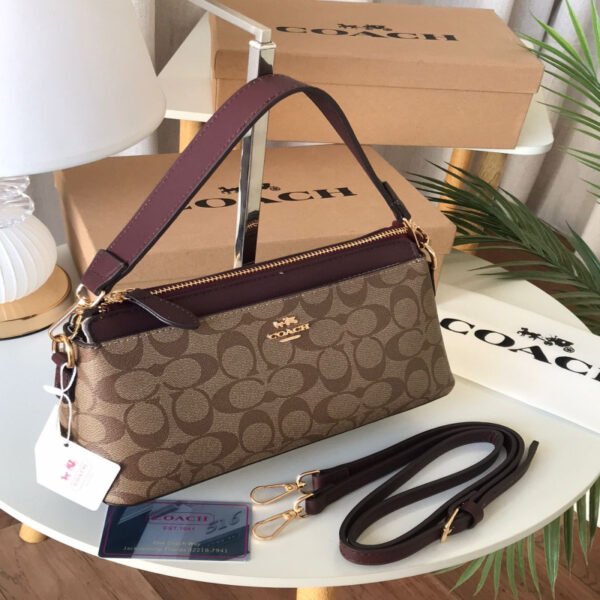 شنطة نسائية من ماركة كوتش COACH